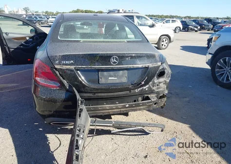 2015 Mercedes-Benz C 300 из США, поврежденный, VIN 55SWF4JB4FU094764